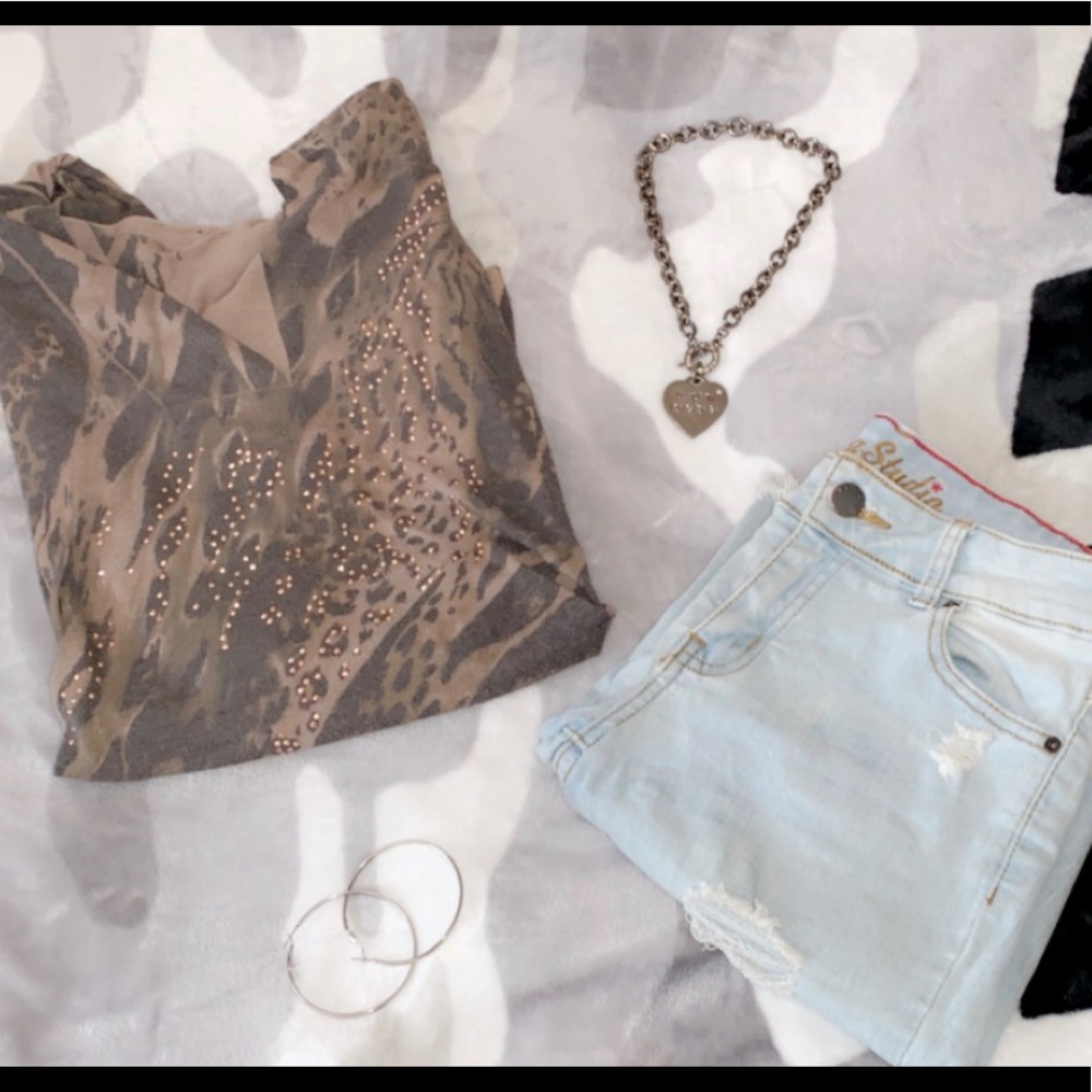 Rinestone camo hooded sweater💖